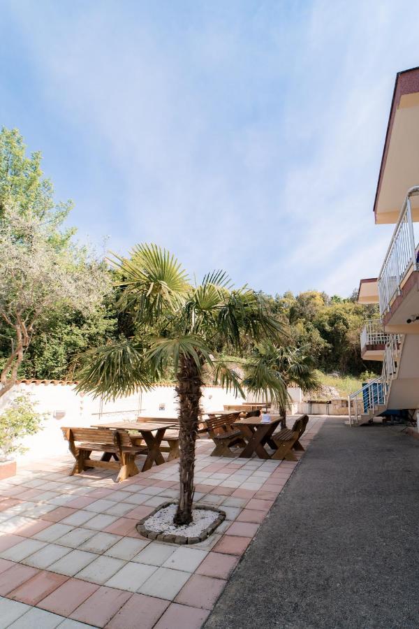Villa Katharina Utjeha Exteriör bild